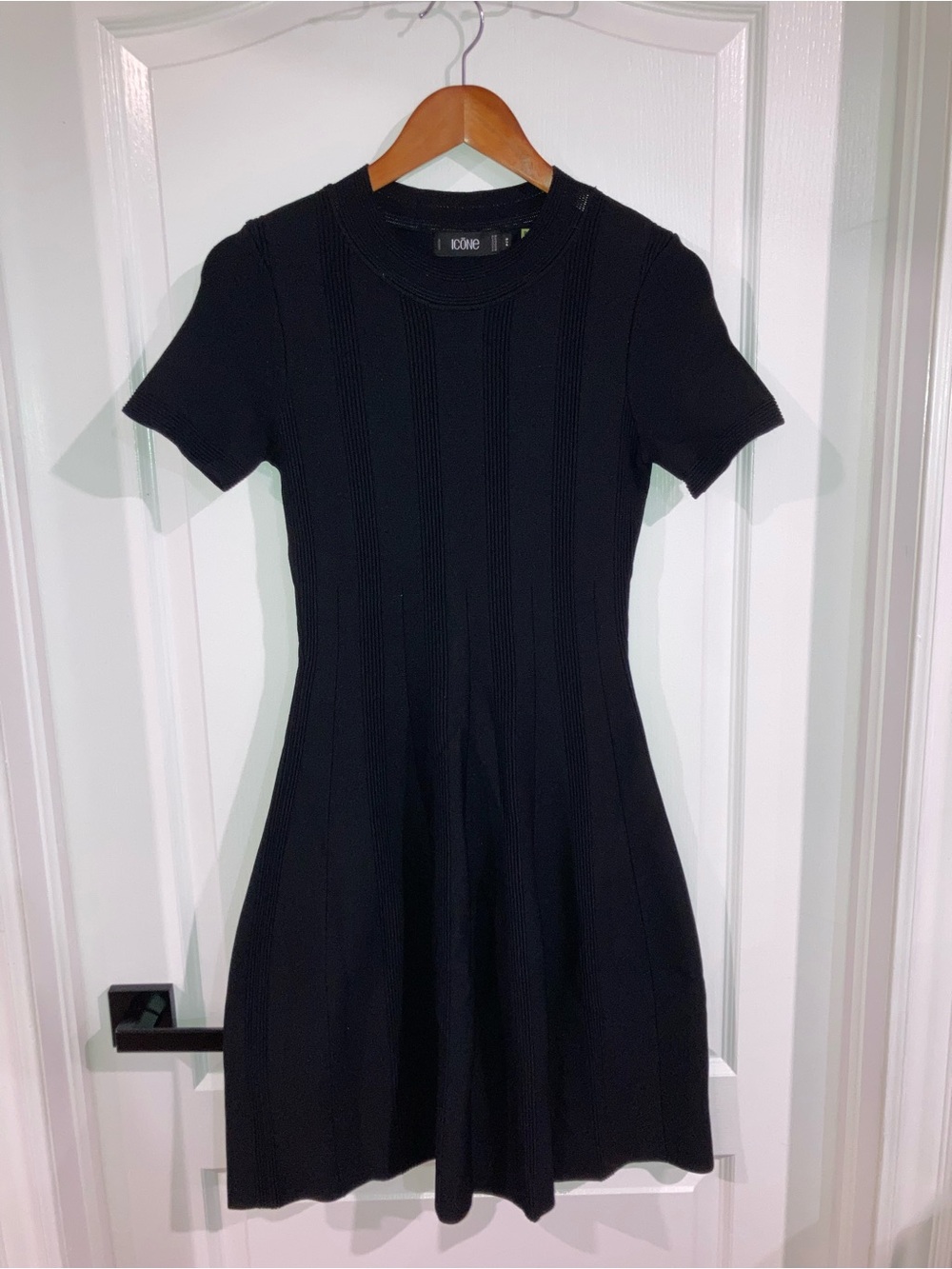 Icōne Simons Black Short Sleeve Knit Fit & Flare Mini Dress - size S
